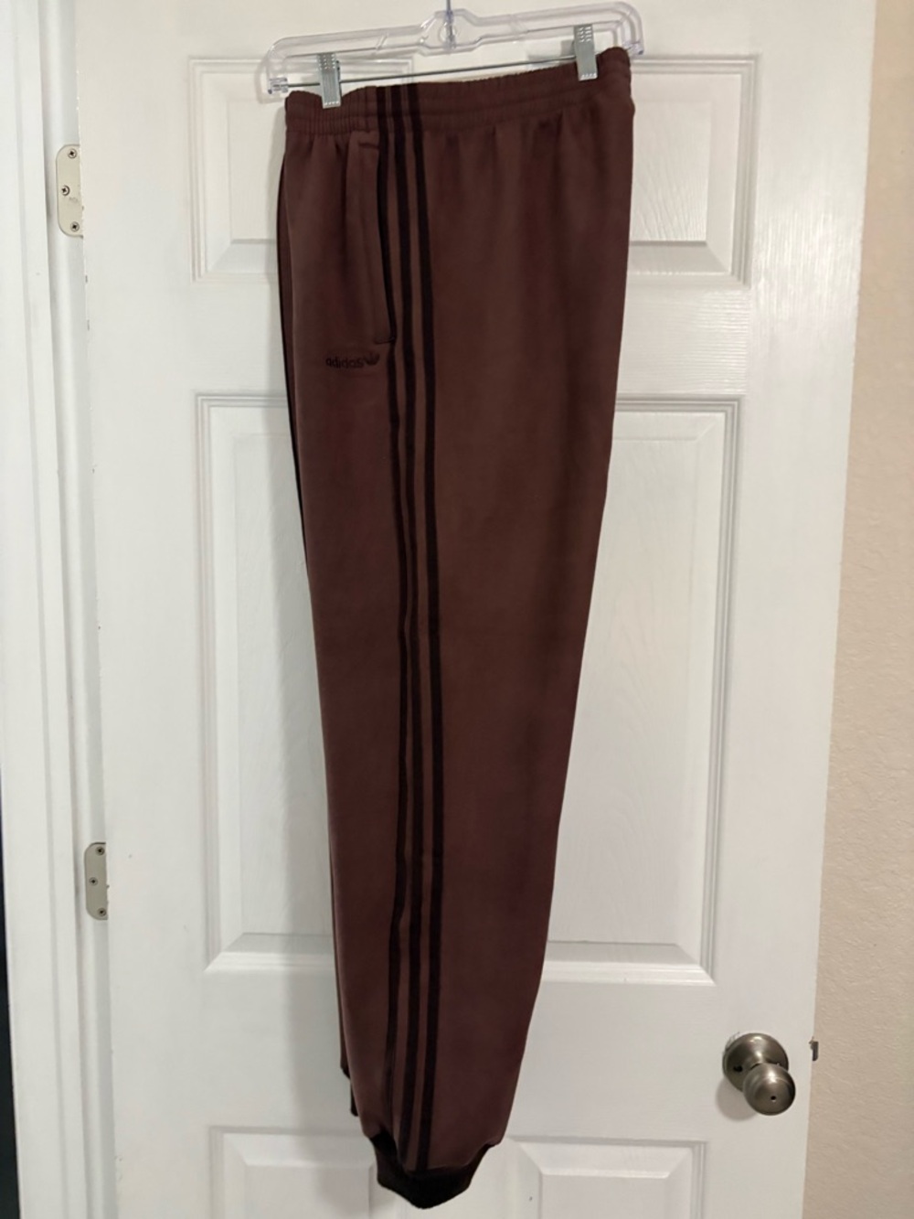 Women's NWT Adidas Originals Adicolor classic suede track pants. - Picture 3 of 4